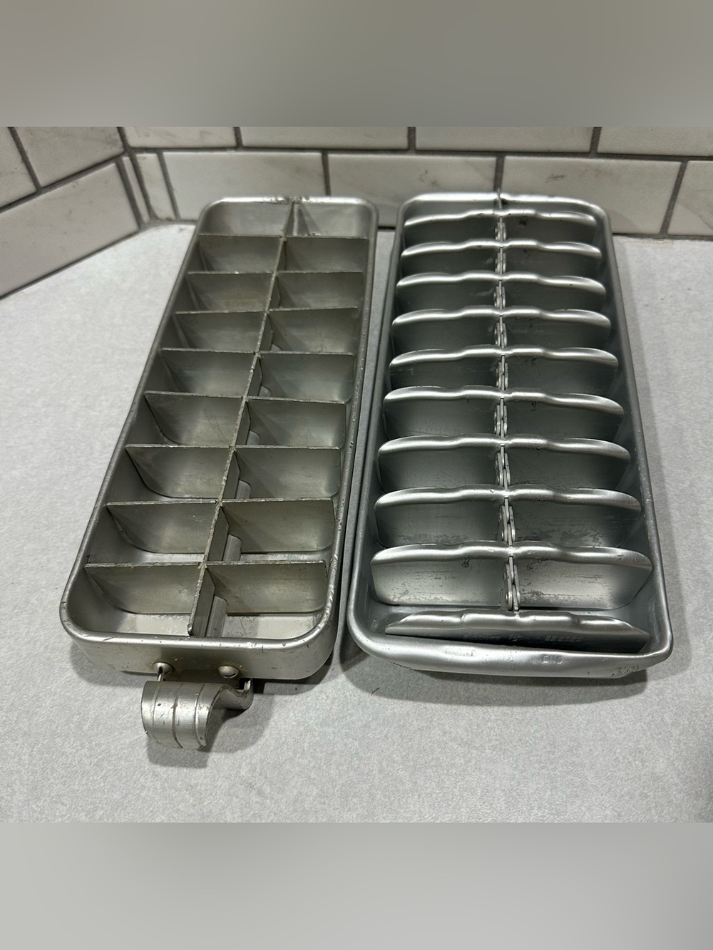 2 VINTAGE ALUMINUM ICE CUBE TRAYS FAST FREEZING